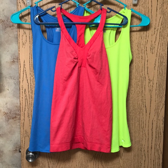 Under Armour Tops - 3 pc under armour bundle